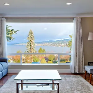 Mid-century W/ Lakefront Views! , Seattle United States